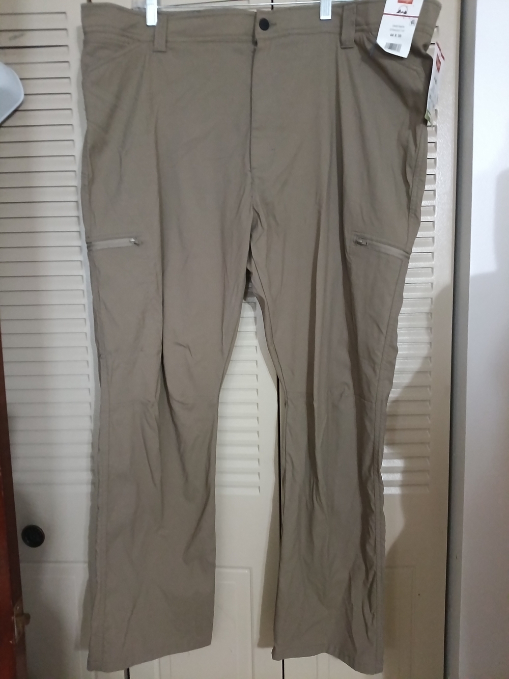 Wrangler Men's Tan PERFORMANCE Cargo Pants with Zippered Thigh Pockets